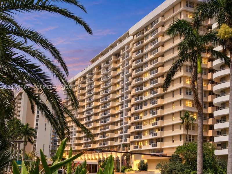 1 bedroom Condominium at 5601 Collins Ave M1, The Pavilion Condo, Miami Beach — photo 1