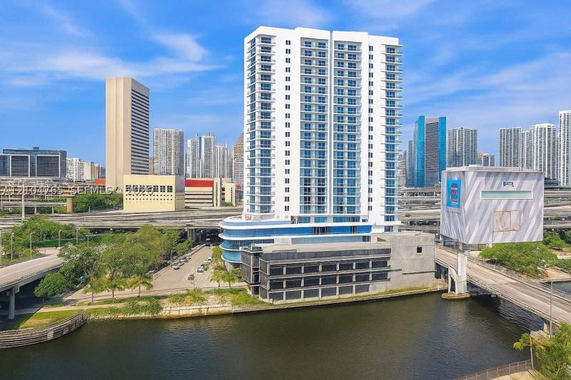 2 bedroom Condominium at 10 SW South River Dr 1202, Neo Condo, Miami — photo 2
