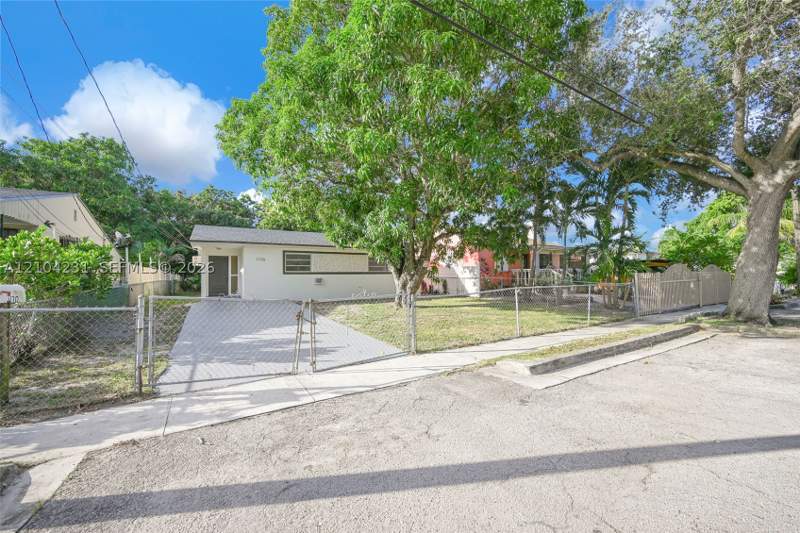 3 bedroom SingleFamilyResidence at 1170 NW 120th St, Sunkist Grove, North Miami — photo 2