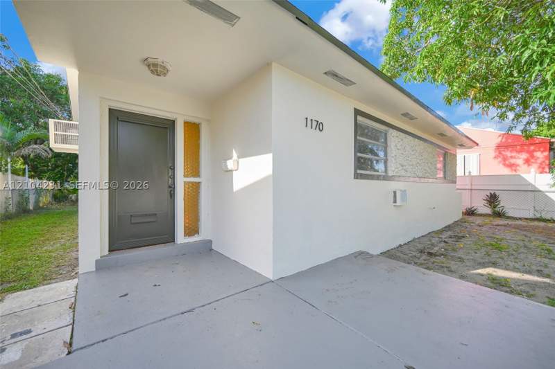 3 bedroom SingleFamilyResidence at 1170 NW 120th St, Sunkist Grove, North Miami — photo 3