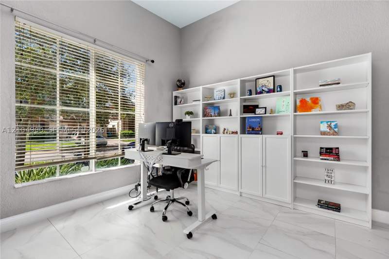 4 bedroom SingleFamilyResidence at 9383 SW 227th Ln, Lakes By The Bay Day, Cutler Bay — photo 4