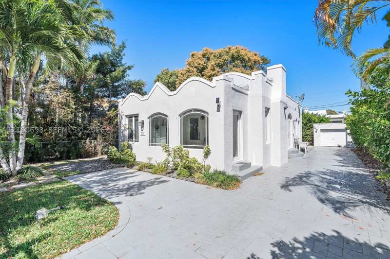 2 bedroom SingleFamilyResidence at 2231 SW 17th St, Vedado, Miami — photo 1