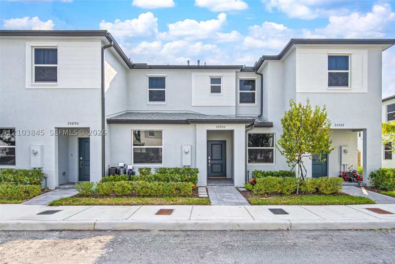 3 bedroom Townhouse at 35703 SW 178th Pl, Antillia, Homestead — photo 1