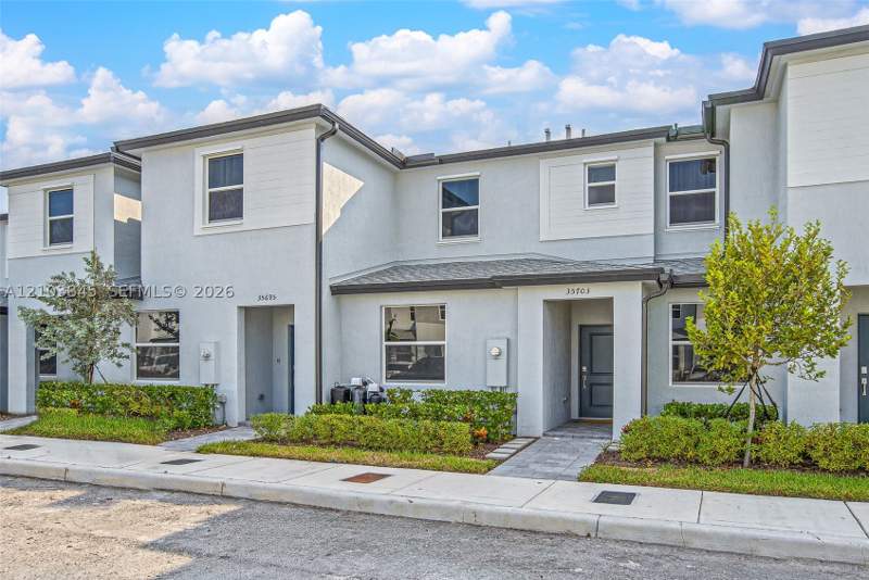 3 bedroom Townhouse at 35703 SW 178th Pl, Antillia, Homestead — photo 2