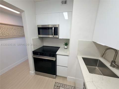 2899 Collins Ave 931, Miami Beach FL - photo 6 of 31