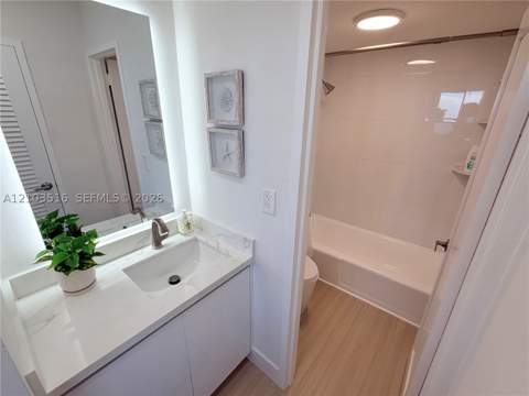 2899 Collins Ave 931, Miami Beach FL - photo 8 of 31