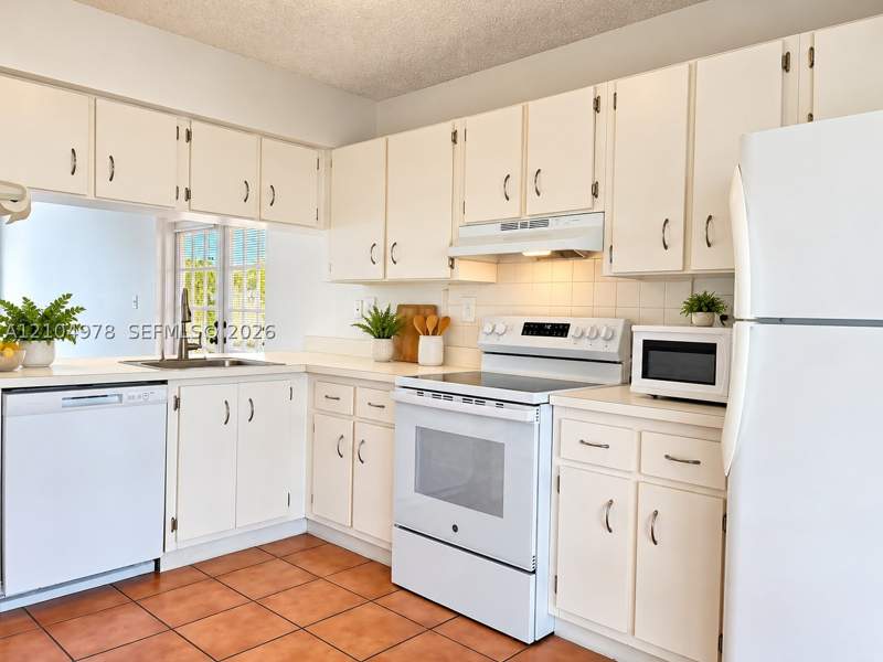 3 bedroom SingleFamilyResidence at 14408 SW 124th Ct, Deerwood Villas Sec 2, Miami — photo 5