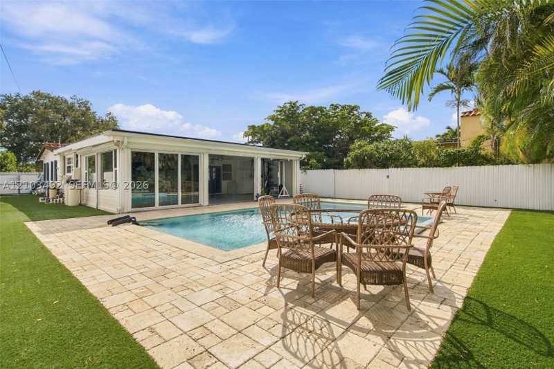 3 bedroom SingleFamilyResidence at 208 Iroquois St, Golf Course Addn Hia, Miami Springs — photo 1