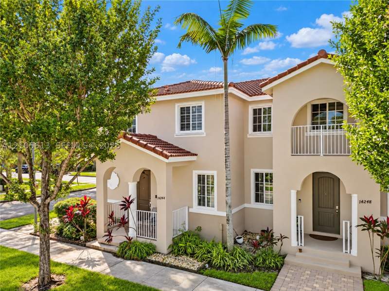 4 bedroom Townhouse at 14244 SW 272nd Ln, Mandarin Lakes, Homestead — photo 2
