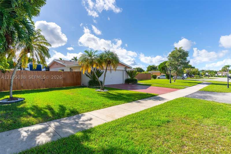 3 bedroom SingleFamilyResidence at 7651 SW 134th Ave, Winston Park Unit 4, Miami — photo 2
