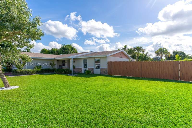 3 bedroom SingleFamilyResidence at 7651 SW 134th Ave, Winston Park Unit 4, Miami — photo 3
