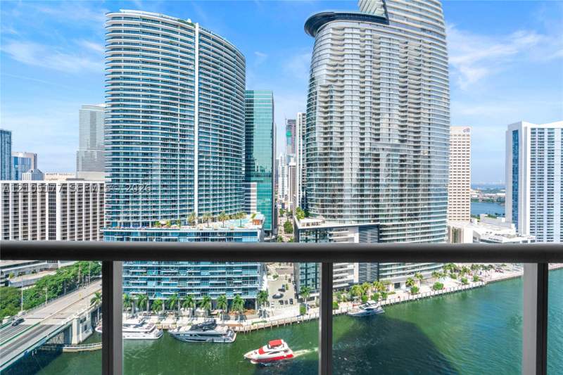 1 bedroom Condominium at 475 Brickell Ave 2414, Iconbrickell Condo No 1, Miami — photo 2
