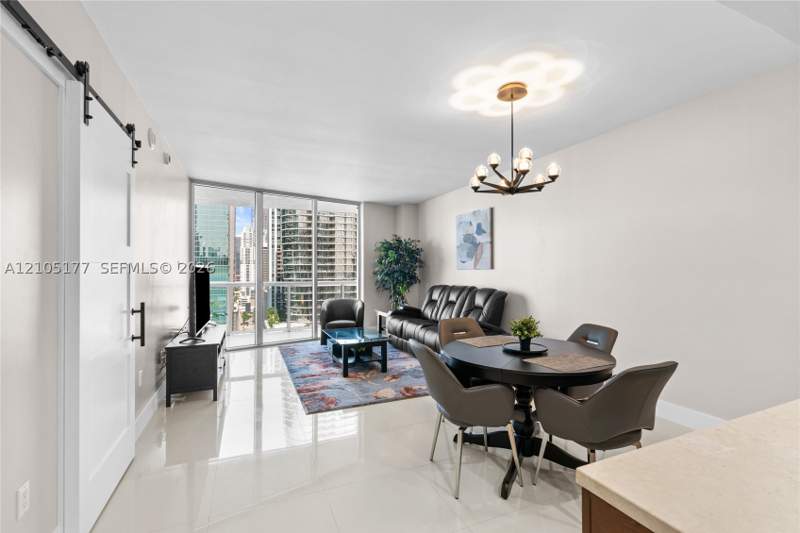 1 bedroom Condominium at 475 Brickell Ave 2414, Iconbrickell Condo No 1, Miami — photo 4