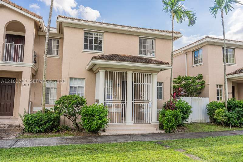 3 bedroom Townhouse at 14218 SW 272nd St, Mandarin Lakes, Homestead — photo 2