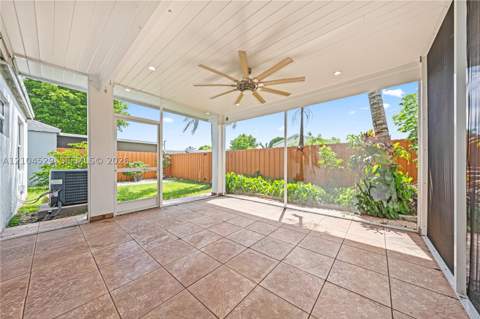 10340 SW 208th Ln, Cutler Bay FL - photo 10 of 17