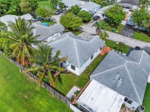 10340 SW 208th Ln, Cutler Bay FL - photo 15 of 17