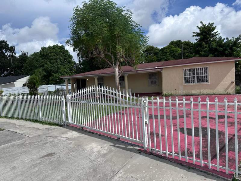4 bedroom SingleFamilyResidence at 9229 NW 33rd Ave Road, Broadmoor Manor, Miami — photo 2