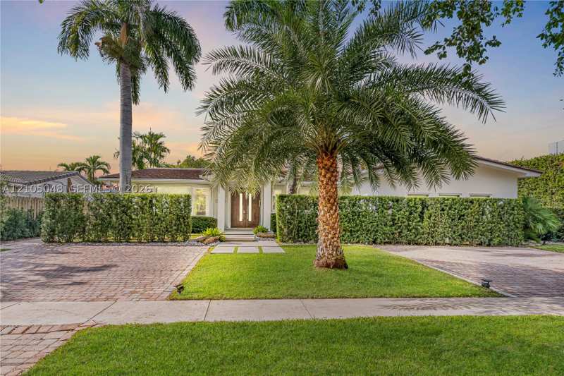 5 bedroom SingleFamilyResidence at 13100 Keystone Ter, Keystone Island No 5, North Miami — photo 1