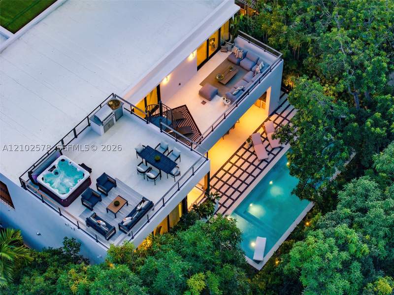 6 bedroom SingleFamilyResidence at 451 NE 52nd St, Bayshore Plaza Unit No 3, Miami — photo 2