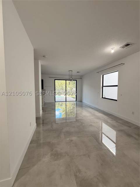 717 NE 191st St, Miami FL - photo 12 of 31