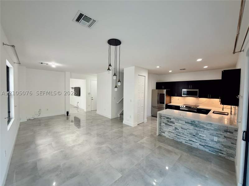 4 bedroom SingleFamilyResidence at 717 NE 191st St, Champion Lakes, Miami — photo 5