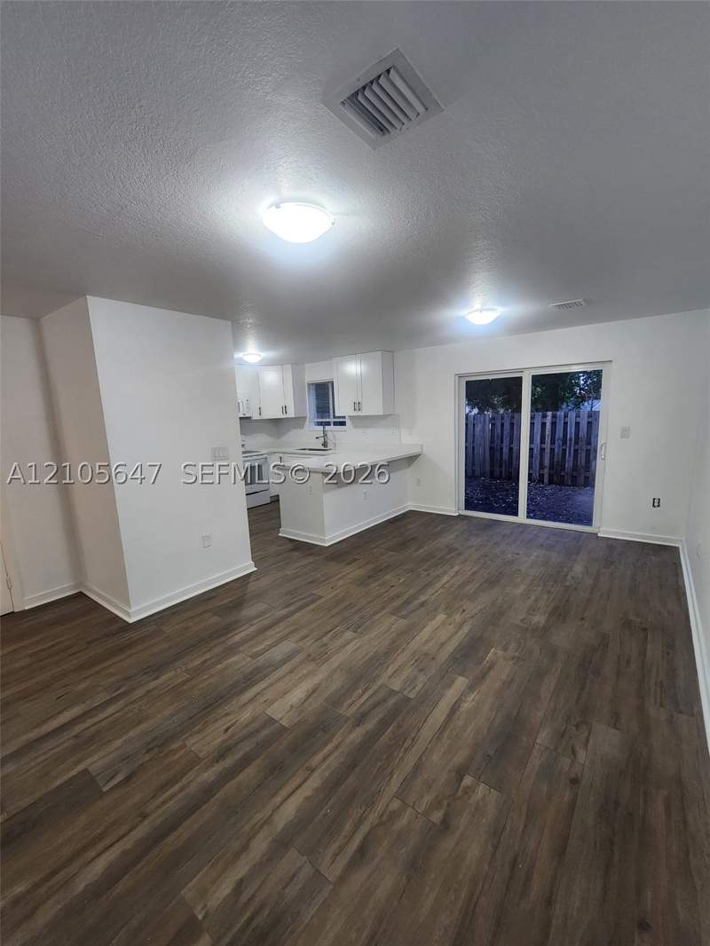 3 bedroom Townhouse at 210 SW 3rd Ct, Jalil Subdivision, Florida City — photo 5