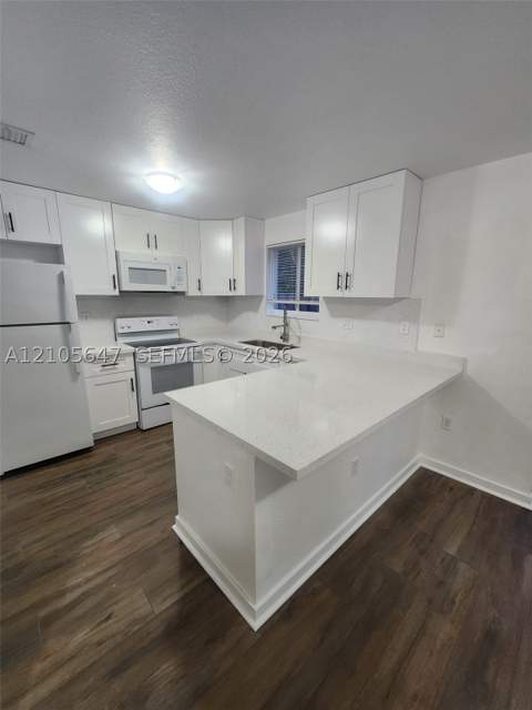 210 SW 3rd Ct, Florida City FL - photo 6 of 21
