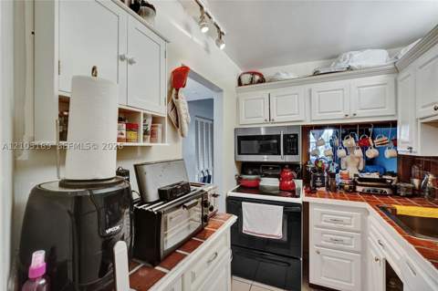 2899 Collins Ave 521, Miami Beach FL - photo 10 of 28