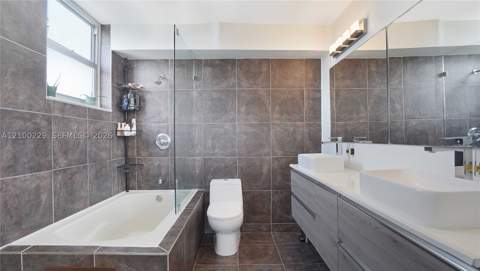 6900 Bay Dr 8K, Miami Beach FL - photo 19 of 57