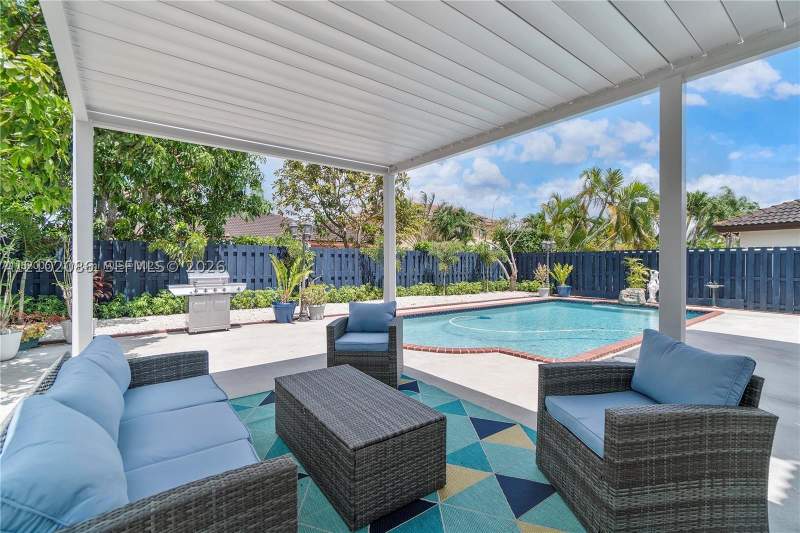 4 bedroom SingleFamilyResidence at 14279 SW 166th St, Laguna Ponds Sec 2, Miami — photo 4