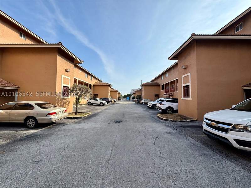 2 bedroom Condominium at 8183 NW 8th St C5, Tamarind Grove Villas Con, Miami — photo 2