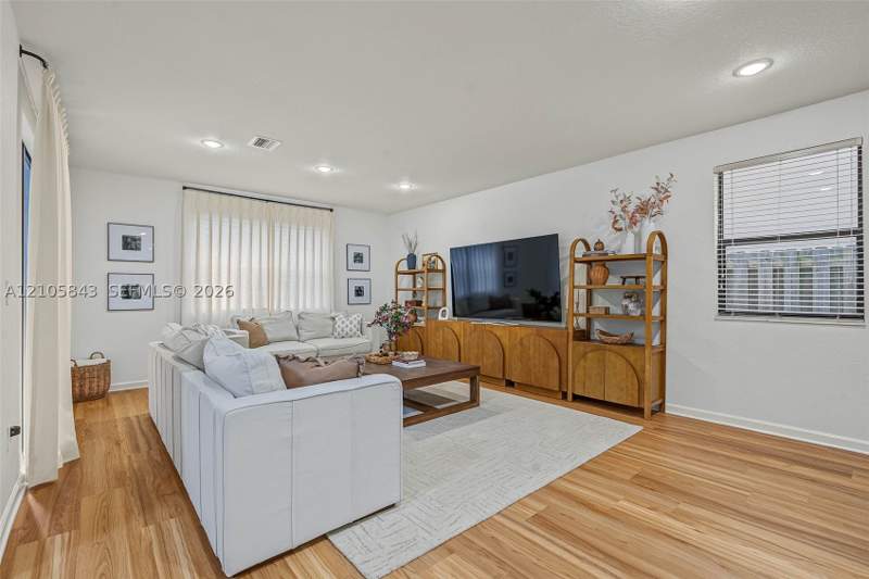3 bedroom SingleFamilyResidence at 125 NE 24th Ter, Barbados At Oasis, Homestead — photo 4