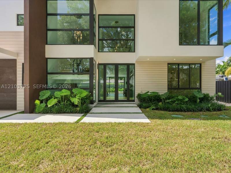 5 bedroom SingleFamilyResidence at 8220 SW 62nd Ct, Beverly Gardens, Miami — photo 4