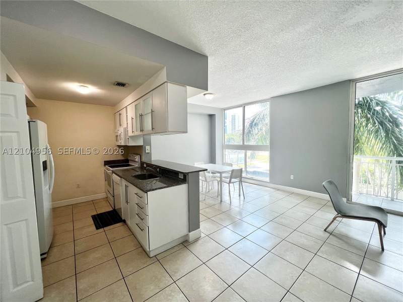 1 bedroom Condominium at 275 NE 18th St 305, 1800 Biscayne Plaza Condo, Miami — photo 3