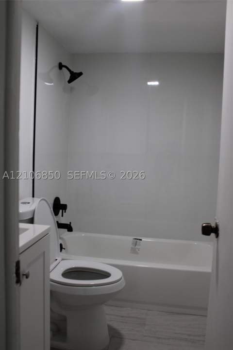 1055 W 77th St 308, Hialeah FL - photo 18 of 47