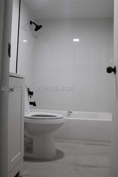 1055 W 77th St 308, Hialeah FL - photo 20 of 47