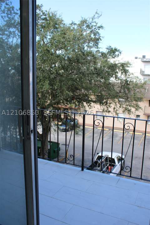 1055 W 77th St 308, Hialeah FL - photo 23 of 47