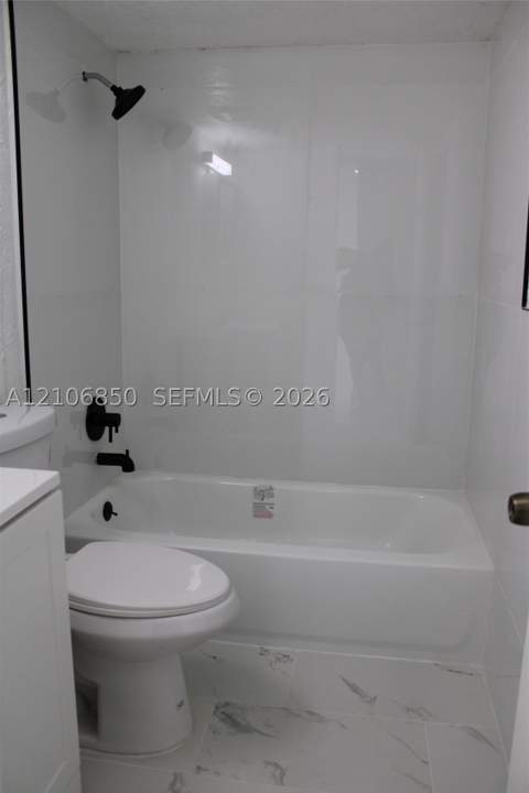 1055 W 77th St 308, Hialeah FL - photo 6 of 47
