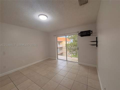 18850 NW 57th Ave 306, Hialeah FL - photo 6 of 19