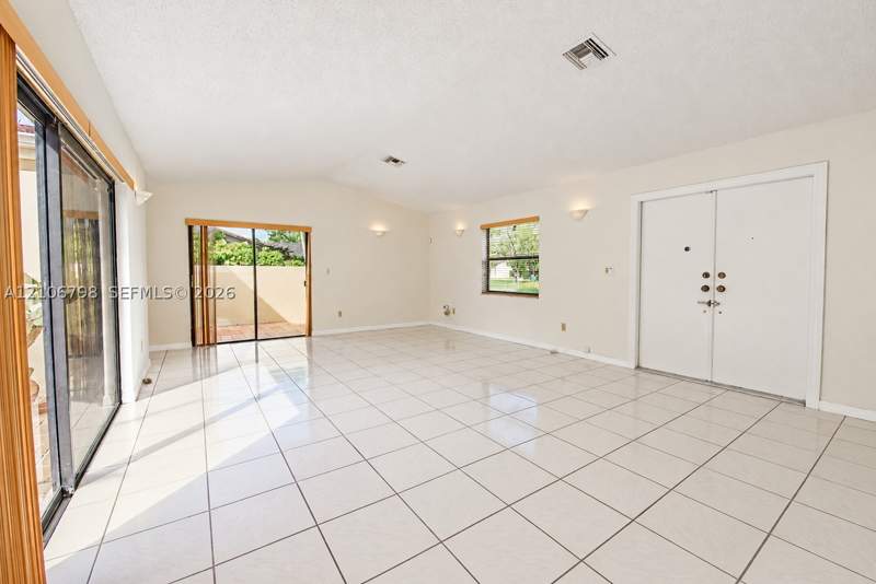 4 bedroom SingleFamilyResidence at 14750 SW 156th St, Kings Grant East, Miami — photo 5