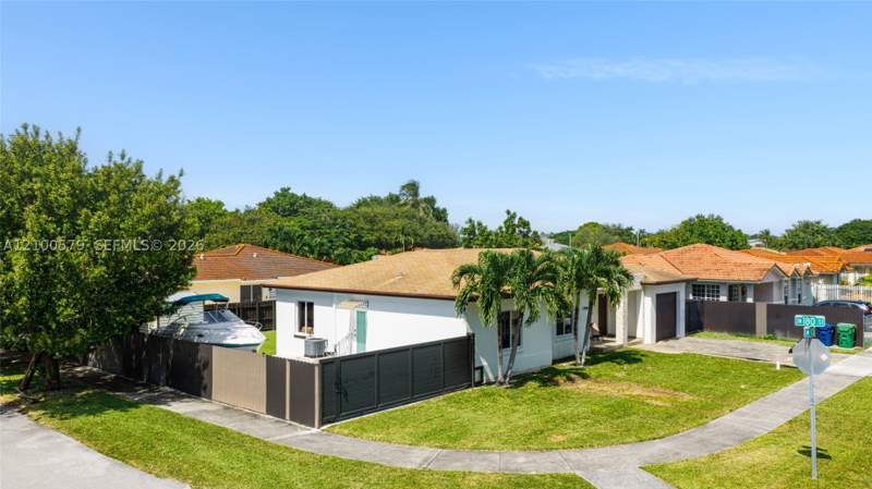 3 bedroom SingleFamilyResidence at 17990 SW 113th Ct, Torrent Sub, Miami — photo 2
