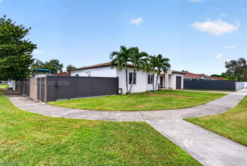 3 bedroom SingleFamilyResidence at 17990 SW 113th Ct, Torrent Sub, Miami — photo 3