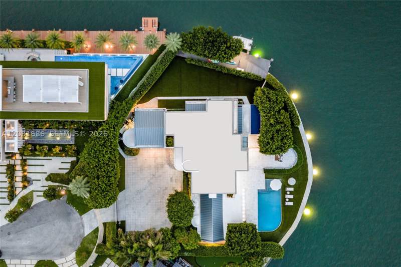 6 bedroom SingleFamilyResidence at 13395 Biscayne Bay Dr, Keystone Island No 5, North Miami — photo 2