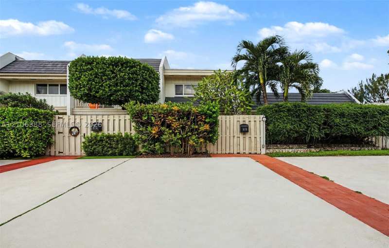 2 bedroom Townhouse at 8110 SW 82nd Ct, Kings Creek, Miami — photo 1