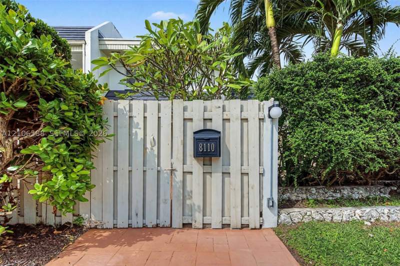 2 bedroom Townhouse at 8110 SW 82nd Ct, Kings Creek, Miami — photo 2