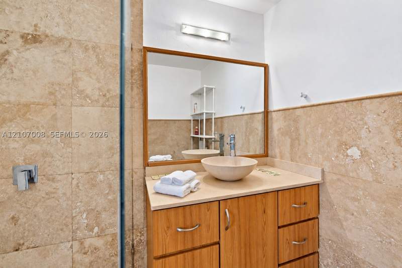 2 bedroom Condominium at 3030 Collins Ave 2H, The Madison Condo, Miami Beach — photo 5