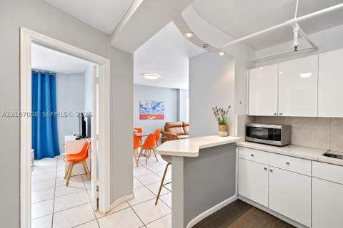 3030 Collins Ave 2H, Miami Beach FL - photo 6 of 11