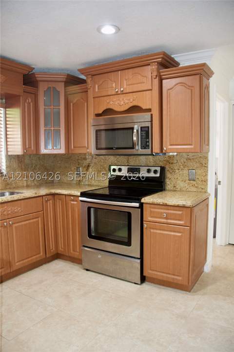 75 W 50th St, Hialeah FL - photo 8 of 32