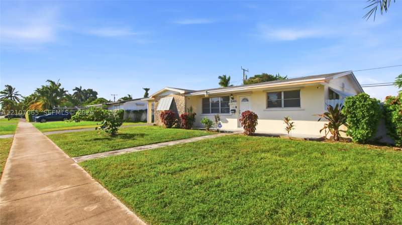 3 bedroom SingleFamilyResidence at 15405 SW 298th Ter, Dixie Estates 2nd Addn, Homestead — photo 3