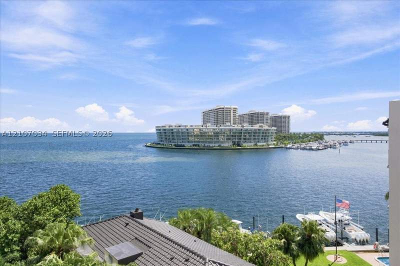 4 bedroom Condominium at 3581 E Glencoe St 605, Brickells Flagler, Coconut Grove — photo 2